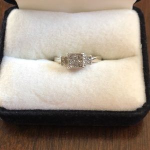 Women’s diamond ring